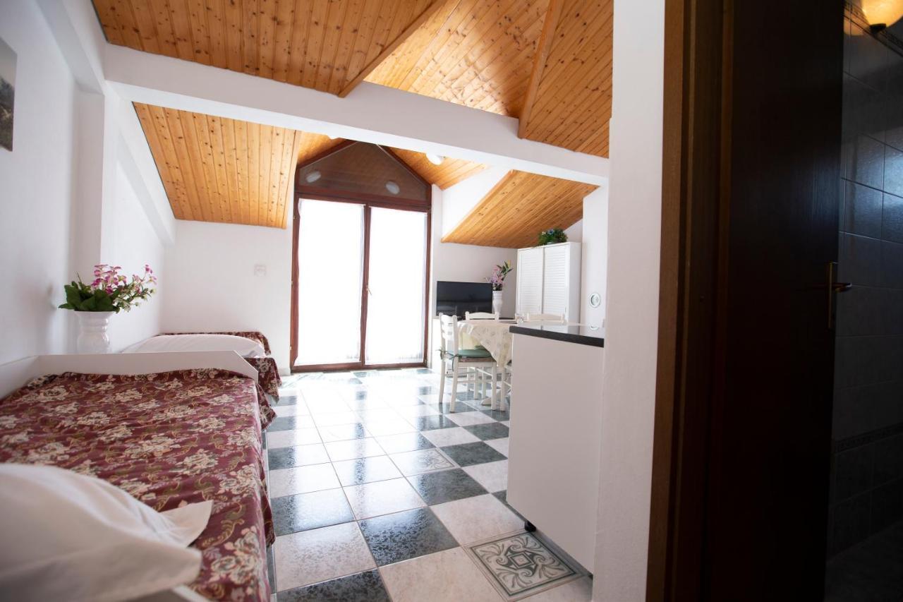 Villa Tomasovic Lokva Rogoznica Buitenkant foto
